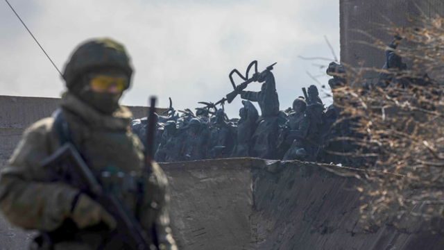Retrageri false: Rusia folosește tactici înșelătoare în Ucraina. Dar în marile bătălii de la Kiev, Harkov sau Herson, rușii nu au mai revenit niciodată pe pozițiile pierdute