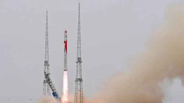 VIDEO / O companie privată din China a lansat prima rachetă din lume alimentată cu oxigen și metan lichid, depășindu-și rivalii americani