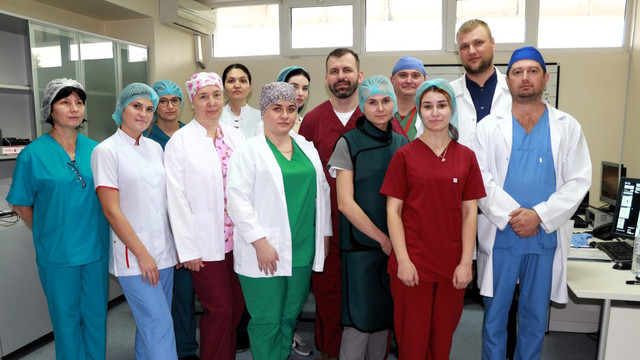 Medicii de la Spitalul „Timofei Moșneaga” au salvat viața unui pacient de 60 de ani printr-o intervenție efectuată pentru prima oară în R. Moldova