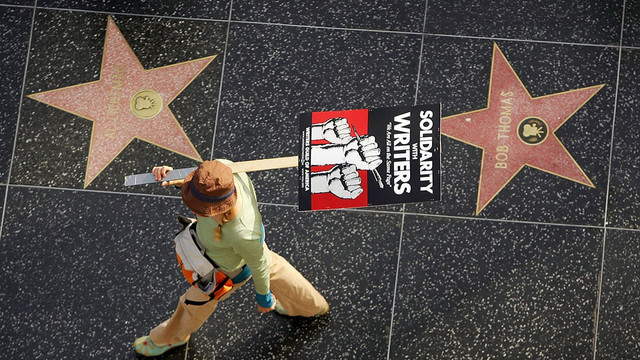 Actorii de la Hollywood se alătură grevei scenariștilor în cea mai mare grevă din ultimii 60 de ani de la Hollywood