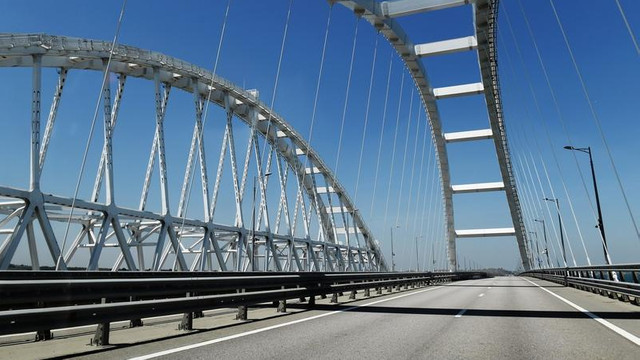 Traficul pe podul Kerci este „blocat temporar