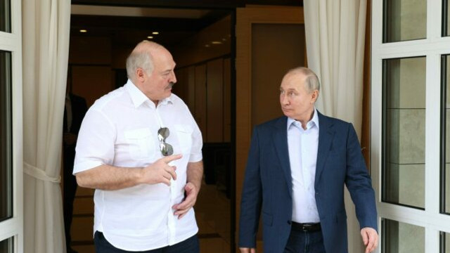 Lukașenko a venit la Sankt Petersburg să discute cu Putin