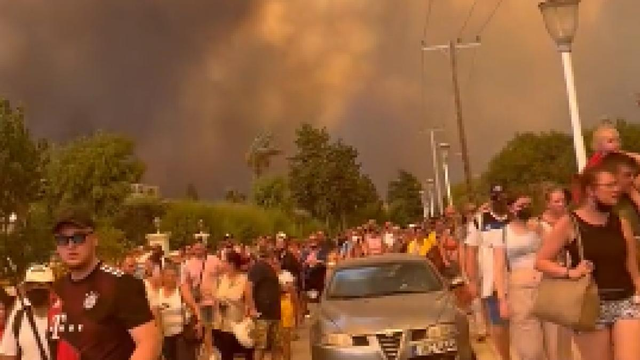 MAE de la București:  Aproximativ 30 de români vor fi evacuați de pe insula Rodos