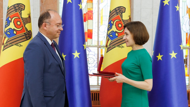 Președinta Maia Sandu i-a conferit „Ordinul de Onoare” fostului Ministru al Afacerilor Externe al României, Bogdan Aurescu