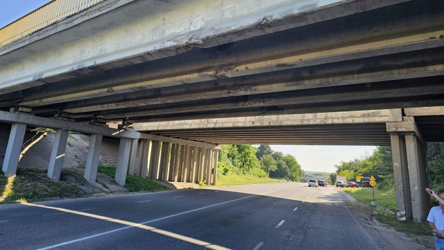 Atenționare pentru șoferi: Podul din apropiere de Cricova a fost avariat