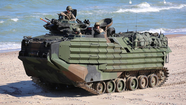 SUA aprobă potențiala vânzare a 16 vehicule amfibii de asalt pentru Forțele Navale Române