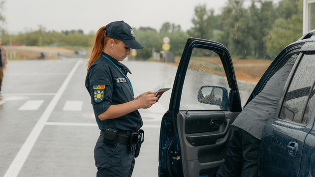Un șofer din Ucraina, identificat cu permisul de conducere falsificat la PTF Sculeni