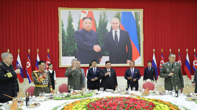 Kim a decorat cu tablouri ale lui Putin toate sălile pe unde a trecut cu Șoigu
