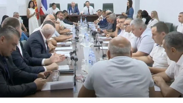 Adunarea populară a Gagauziei a refuzat să examineze validarea componenței executivului autonomiei propusă de bașcanul Guțul