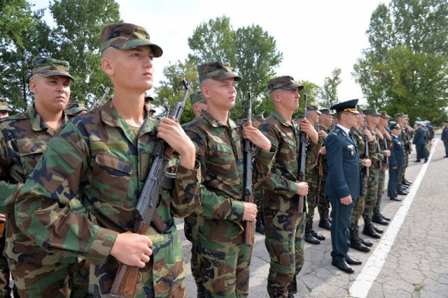Peste 300 de tineri au depus jurământul militar 