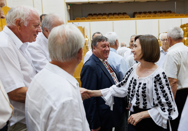 Președinta Maia Sandu s-a întâlnit membrii „Parlamentului 90”