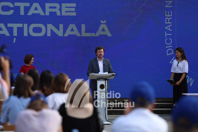 GALERIE FOTO | La Chișinău  a avut loc „Marea Dictare Națională”, un eveniment dedicat sărbătorii naționale „Limba Română”