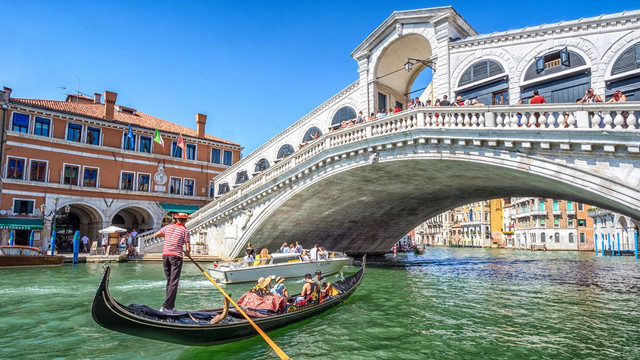 „Riscă să sufere daune ireversibile”. UNESCO recomandă ca Veneția să fie adăugată pe lista siturilor aflate în pericol