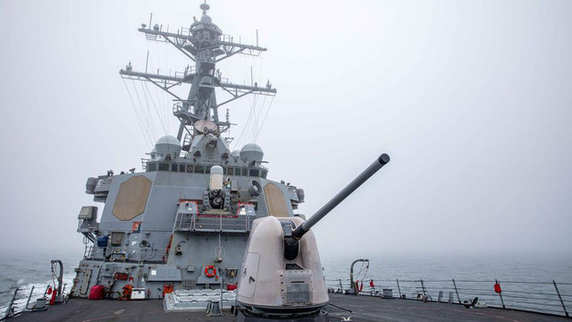 Marina americană desfășoară patru distrugătoare să supravegheze exerciții navale ruso-chineze la care iau parte 11 nave ruse și chineze în apropiere de Alaska
