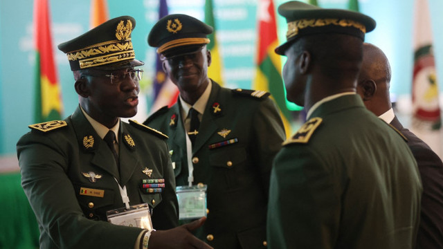 ECOWAS desfășoară o forță militară pentru intevenția în Niger. Liderii juntei amenință că-l omoară pe președintele captiv