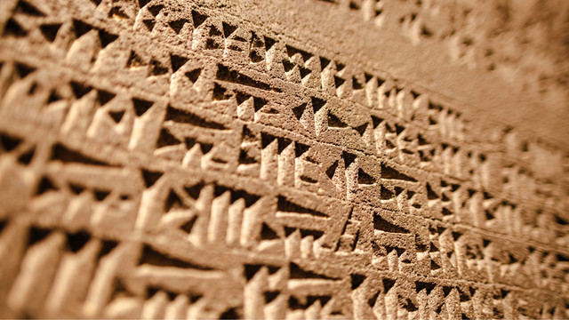 AI și scrierea cuneiformă: Cum poate inteligența artificială să ajute la descifrarea primelor texte, vechi de peste 5000 de ani