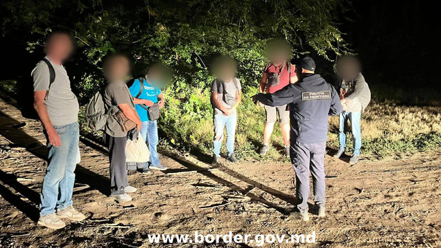 Doi bărbați, bănuiți că ar fi organizat trecerea ilegală în R. Moldova pentru șase cetățeni străini. Ar fi primit 27 de mii de dolari pentru „servicii”