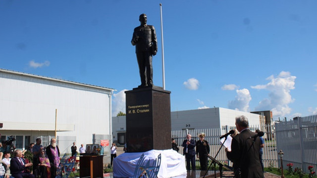 O statuie de 8 metri a lui Stalin a fost sfințită în Rusia

