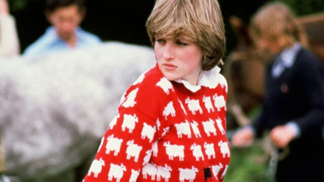 Celebrul pulover cu oi purtat de prințesa Diana, scos la licitație. Valoarea articolului este estimată între 52.000 și 91.000 de dolari