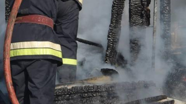 Pompierii au intervenit pentru a stinge un incendiu izbucnit pe strada Pajurii din Chișinău