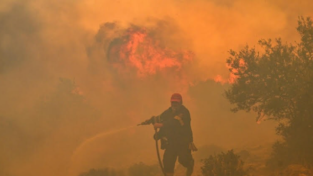 MAEIE recomandă evitarea călătoriilor în mai multe regiuni din Grecia, afectate de incendii