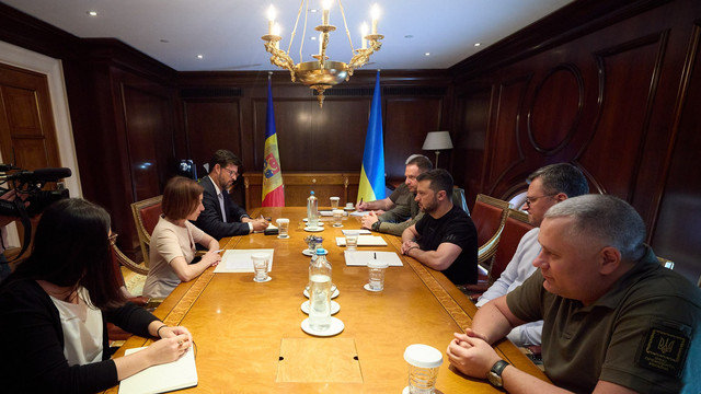 Maia Sandu, întrevedere la Atena cu Volodimir Zelenski: „Republica Moldova se bucură astăzi de pace datorită curajului poporului ucrainean”