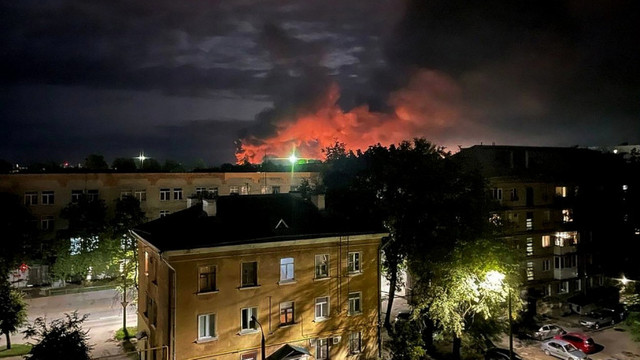 Bază militară rusă în flăcări după un atac cu drone ucrainene, două avioane au luat foc
