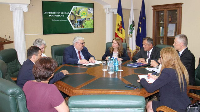 Ligia Deca, Ministrul Educației din România, a vizitat Universitatea de Stat din Moldova. Scopul vizitei este inițierea unor acorduri de parteneriate