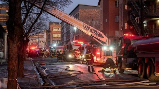 Cel puțin 52 de persoane au murit într-un incendiu izbucnit într-o clădire din Johannesburg
