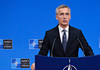 Secretarul general al NATO a cerut accelerarea producției de arme pentru Ucraina, la un forum de apărare la Kiev

