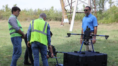 Angajații Moldelectrica au fost instruiți cum să piloteze dronele donate de USAID