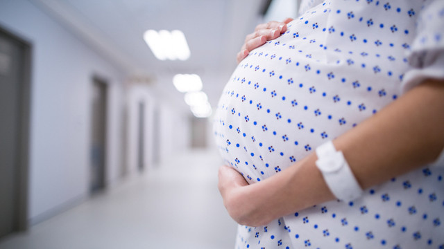 Agenția Națională pentru Sănătate Publică:  Alcoolul din sângele gravidei ajunge la copil și poate provoca dizabilitate