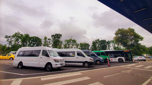 Microbuzele înmatriculate în Republica Moldova nu vor mai putea staționa în fața terminalelor Aeroportului Iași