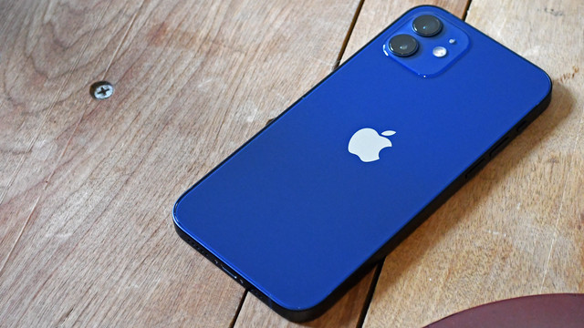 Franța interzice vânzările de iPhone 12 din cauza nivelului crescut de radiații