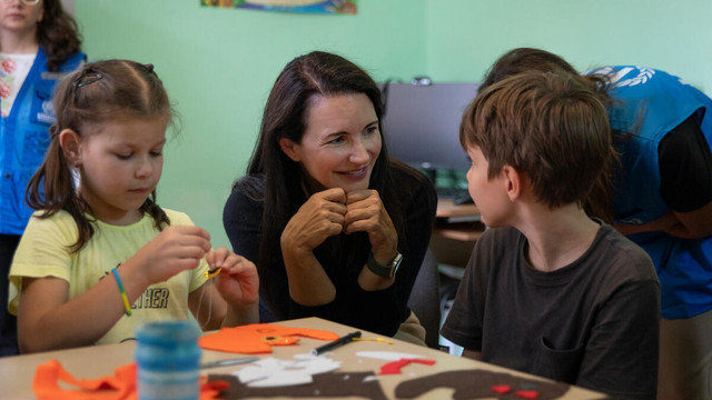 Ambasadoarea Bunăvoinței a UNHCR, celebra actriță americană Kristin Davis, vizitează refugiații ucraineni din Republica Moldova