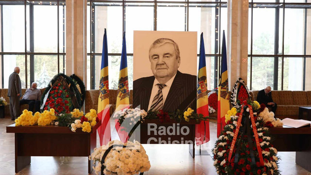Galerie FOTO | La Chișinău au avut loc funeraliile primului președinte al Republicii Moldova, Mircea Snegur
