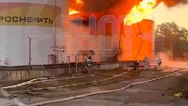 Incendiu puternic în stațiunea preferată a lui Putin. Un rezervor de combustibil, în flăcări / VIDEO