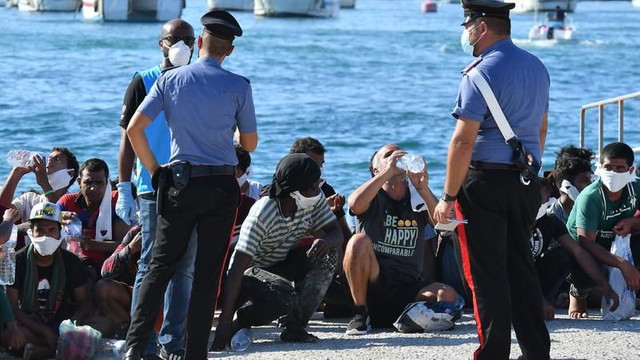 Italia a simplificat procedurile de expulzare a migranților ilegali