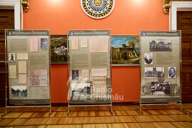 FOTO | Expoziția „Armata Română și Basarabia”, care găzduiește documente vechi de peste 100 de ani, a fost deschisă la Chișinău