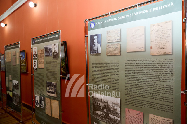 FOTO | Expoziția „Armata Română și Basarabia”, care găzduiește documente vechi de peste 100 de ani, a fost deschisă la Chișinău