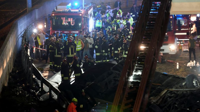 Italia | 21 de persoane au murit, iar 20 au fost rănite după ce un autobuz s-a prăbușit de pe un pod la Mestre. Autocarul transporta turiști ucraineni, francezi și germani