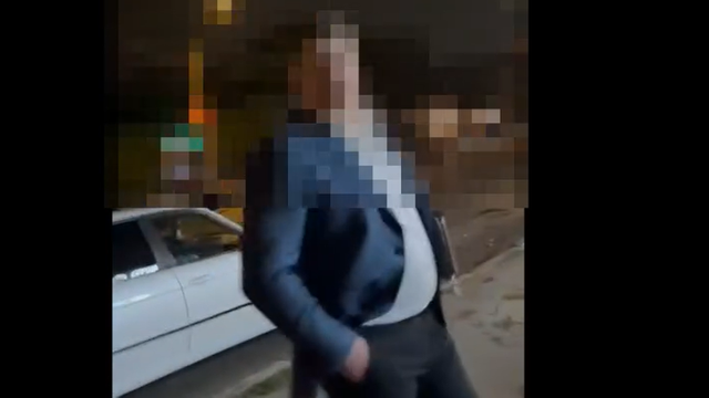 VIDEO | Cetățean străin, agresat la ieșirea dintr-un local din Chișinău. Unul dintre presupușii agresori este vicepreședintele unui partid politic