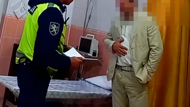 VIDEO | Primarul unei localități din raionul Drochia, cercetat de polițiști pentru că a refuzat testarea alcoolscopică