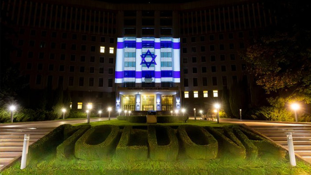 Clădirea Parlamentului a fost iluminată în culorile drapelului Israelului, în semn de solidaritate cu poporul israelian