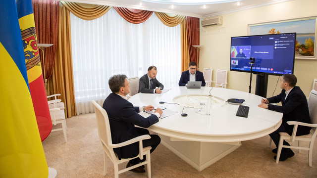 Dorin Recean și Denys Shmyhal au participat în format de videoconferință la ceremonia de semnare a acordului privind demararea controlului comun la punctul de trecere pentru trafic feroviar „Novosavițkoe-Cuciurgan” 