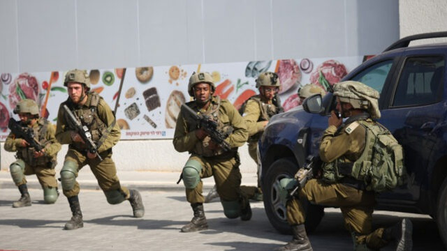 Israelul a început ”raiduri localizate” în Fâșia Gaza, primul indiciu al trecerii la atacuri terestre