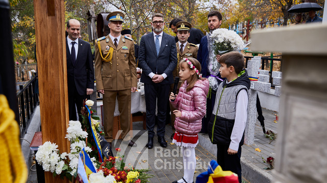 FOTO | O ceremonie dedicată eroilor români căzuți în cel de Al Doilea Război Mondial a avut loc la Sociteni, Ialoveni