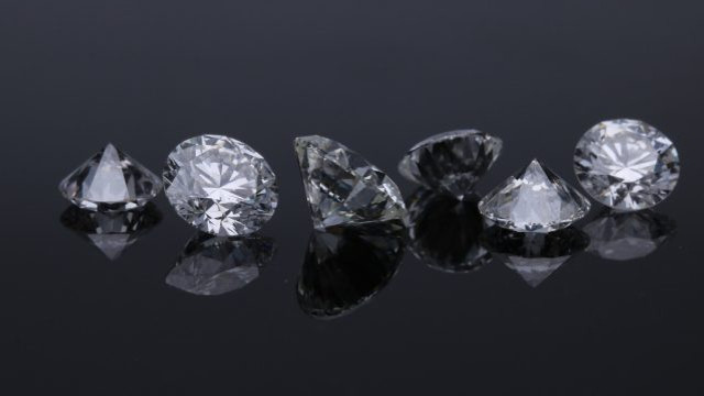 Reuters: Țările G7 vor anunța la finele lunii un embargou privind importurile de diamante rusești
