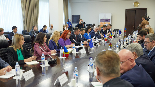 Aspecte legate de fluidizarea traficului și facilitarea comerțului transfrontalier, discutate în cadrul unei întrevederi a șefilor autorităților vamale din România și R. Moldova