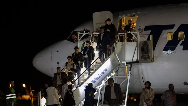 Aeronava cu cei 36 de cetățeni ai Republicii Moldova evacuați din Fâșia Gaza a aterizat la București